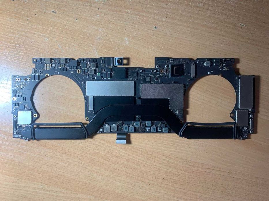 Материнская плата MacBook Pro 2017, A1707 i7-16Gb-256GB-Radeon 455 2GB