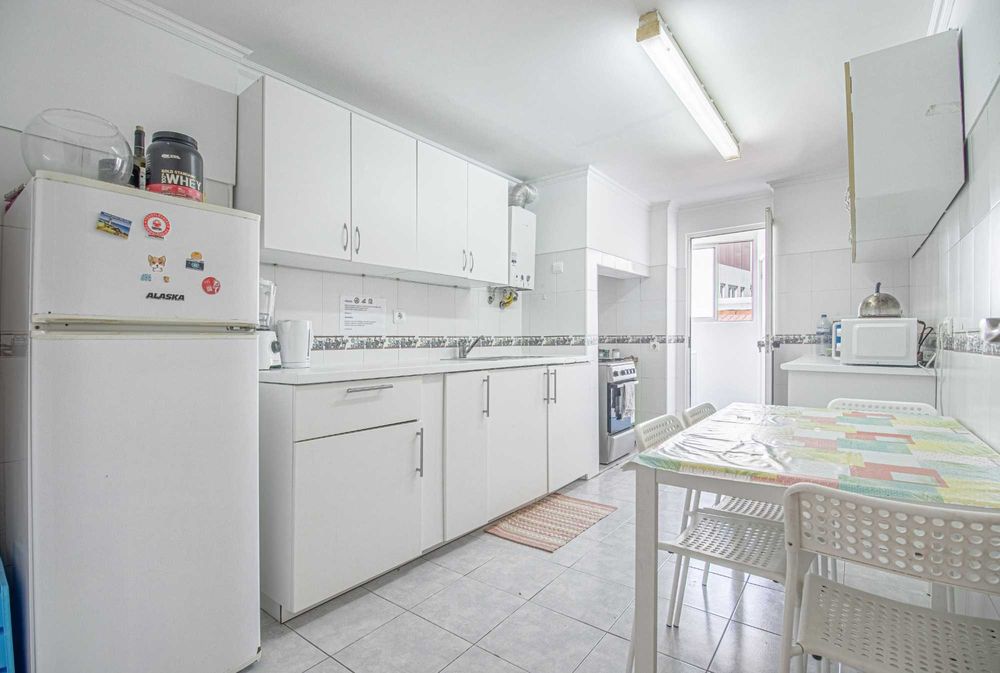 Quarto junto metro Martim Moniz com Recibo e despesas incluidas