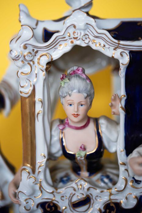 Porcelanowa Figurka Royal Dux Lektyka lata 80