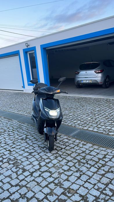 Vendo moto GreenEscooter YX elétrica. 850 €uros  manutenção em dias