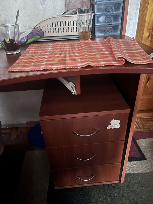 Продам письменный стол