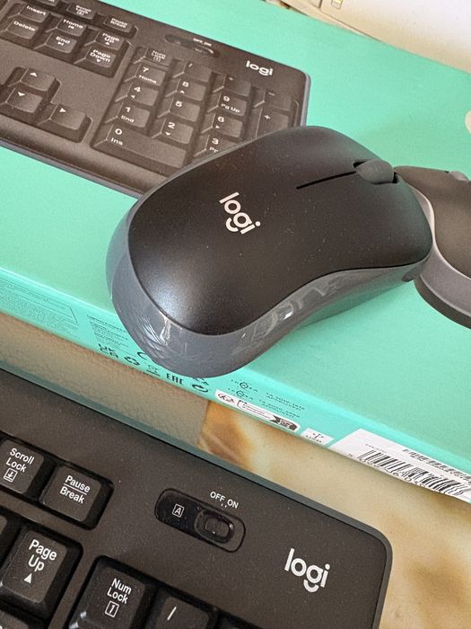 Logitech bezprzewodowa klawiatura z myszką