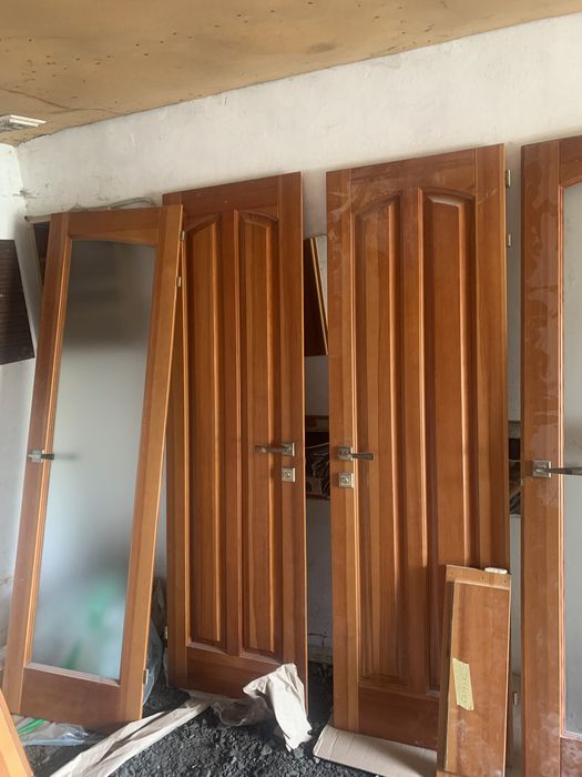 Продам між кімнатні двері з масиву