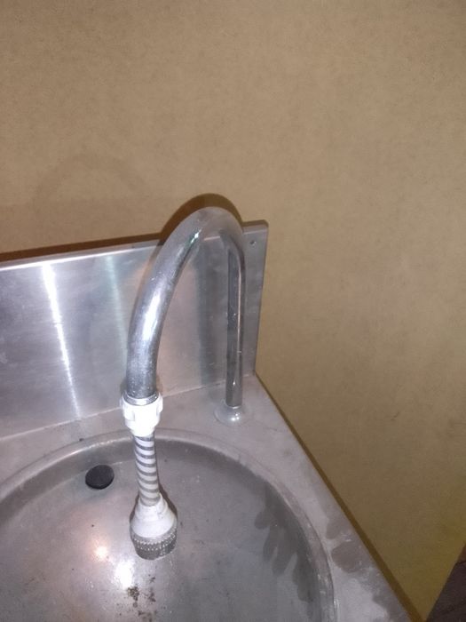 Lava mãos industrial com pedal e torneira