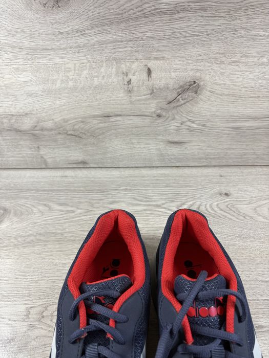 Diadora чоловічі кросівки 44.5 розмір