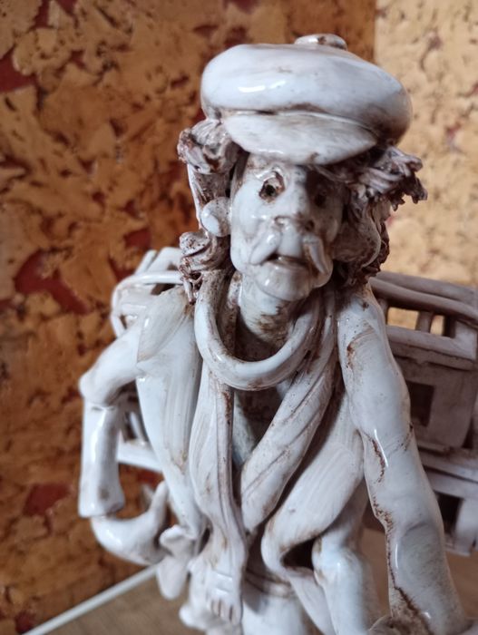 Figurka  Gołębiarza