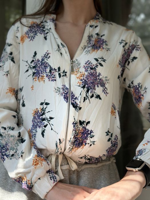 Бомбер. Кофта на блискавці Reserved