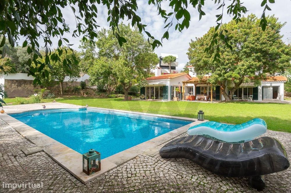 Moradia de Luxo T4 com Piscina e Jardim Privado em Alcabideche, Cascai