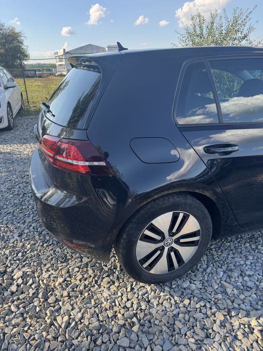 Продам хороший автомобіль е-Golf
