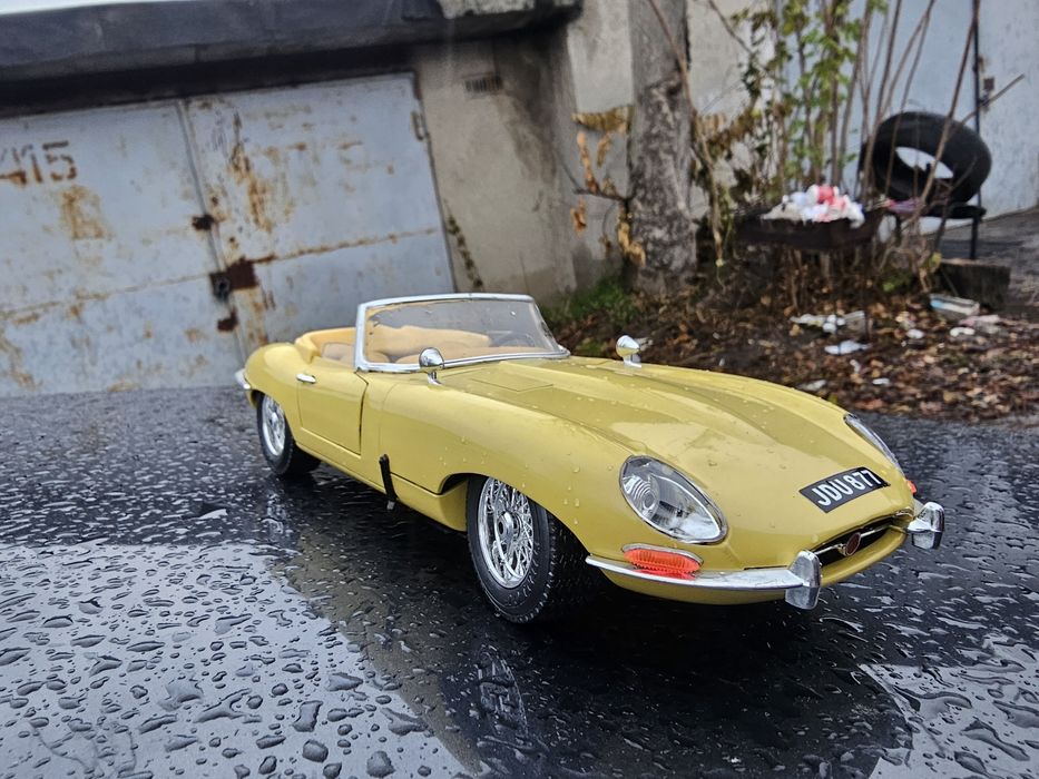 Jaguar e 1/18 в колекцию моделька