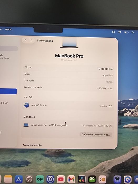 Macbook pro 14 m5 com rato preto apple