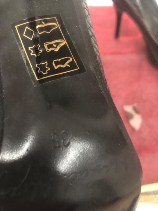 Bota cano alto e salto