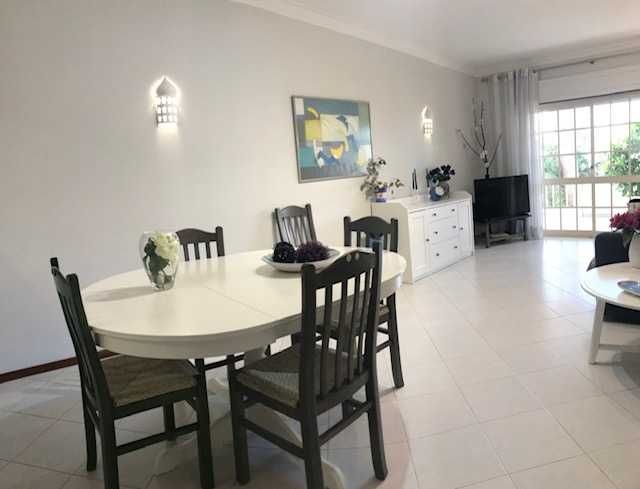 T2 Vilamoura - Excelente. Até 6 pessoas, zona privilegiada, WIFI. Jardim e piscina. Desde 550€/semana