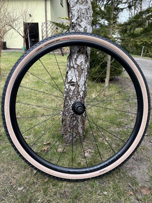 Koła Bontrager  nowe opony