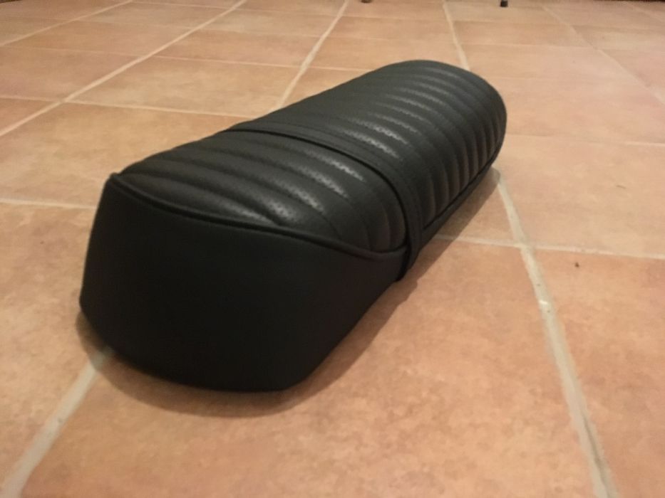 Banco para mota café racer