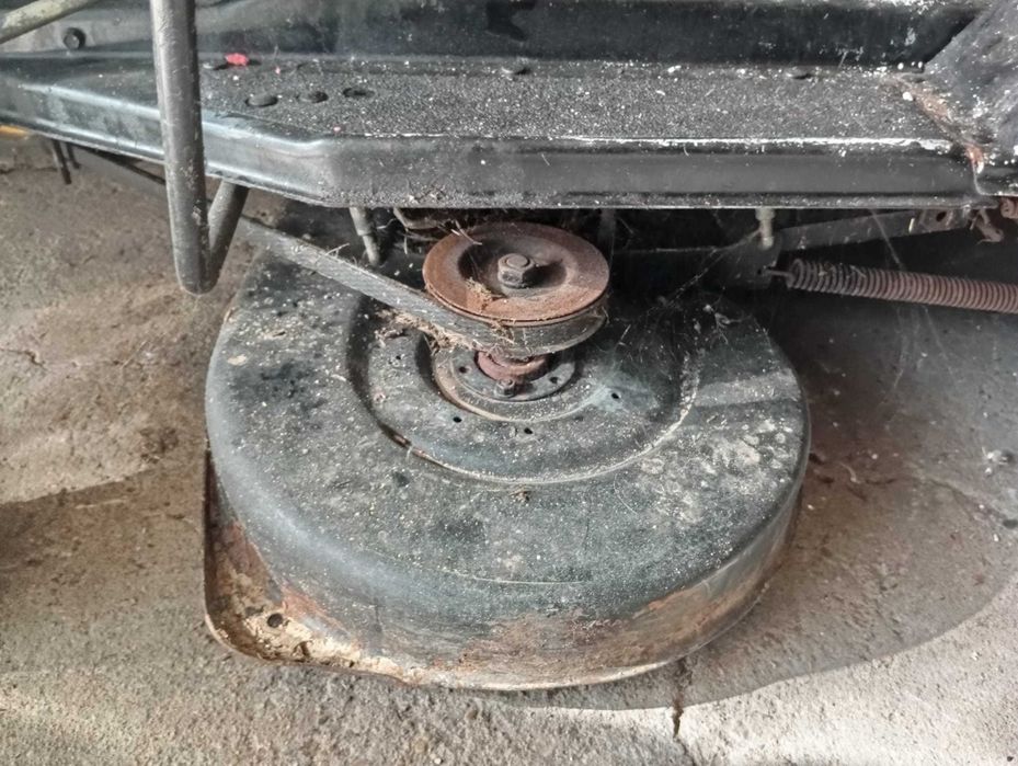 Trator de cortar relva MTD