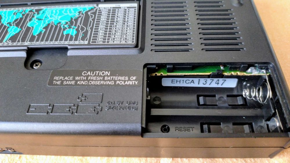 Radio Portatil Panasonic RF-B33 FM/MW/SW