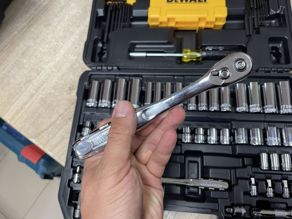 DeWALT DWMT73803 / Набір торцевих головок та ключів Девольт (142 предмета, 1/4" та 3/8")