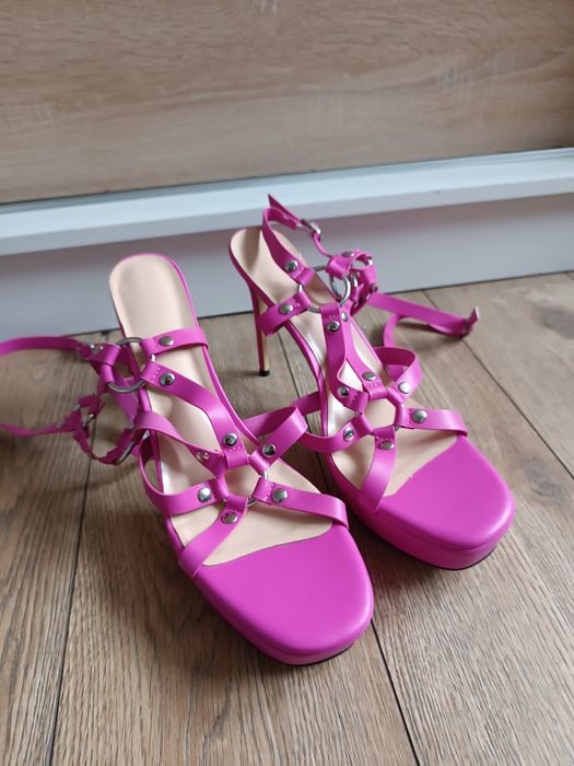 Różowe sandały na szpilce rozmiar 46