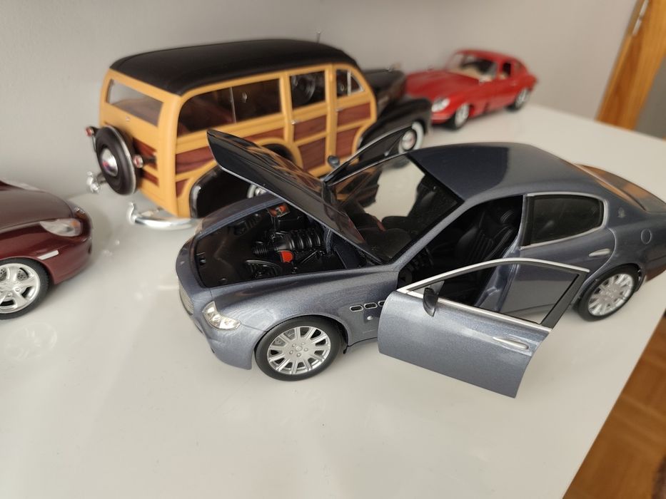 1/18 Maserati Quattroporte hot wheels carro coleção miniatura