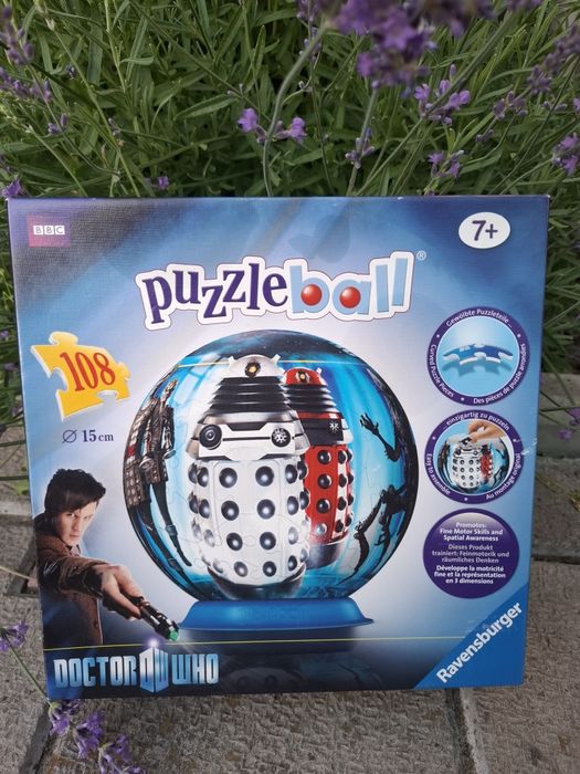 3D-пазл-куля Ravensburger із зображенням Далеків із телесеріалу «Доктор Хто».