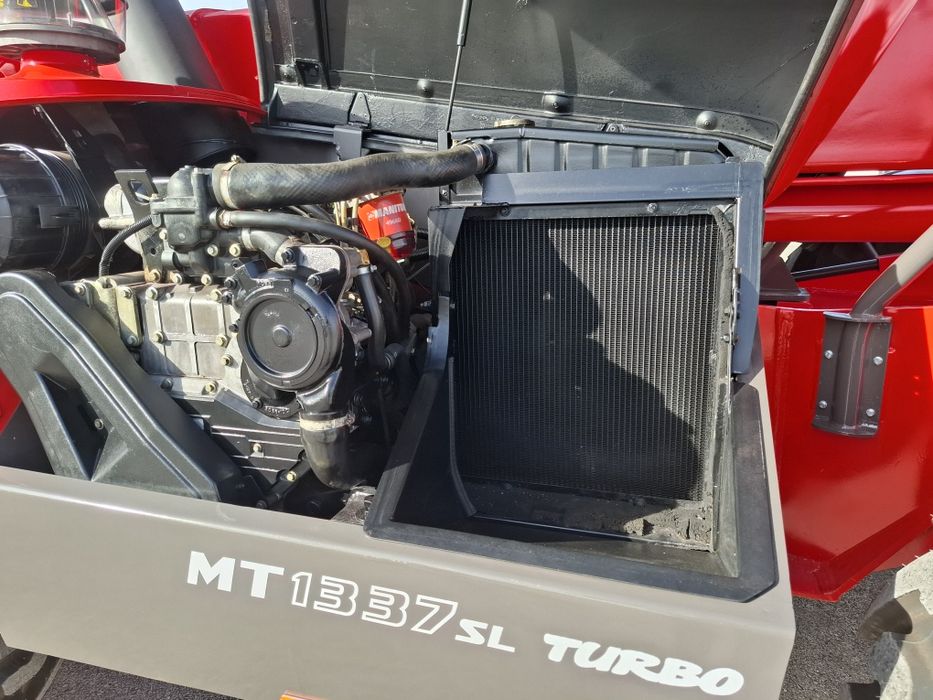 Manitou telescópico 1337 com matrícula