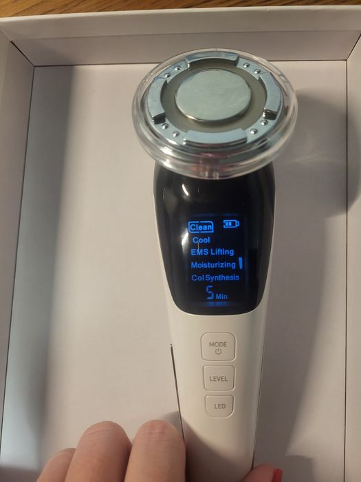 Hot and Cool skinCare Device