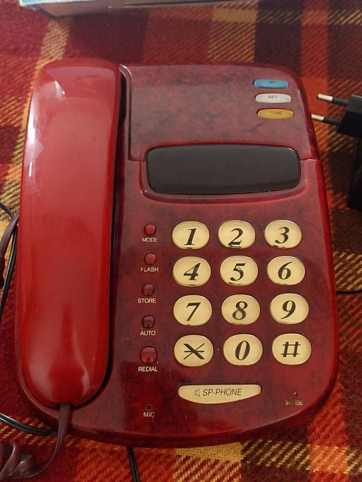 Телефон кнопочний