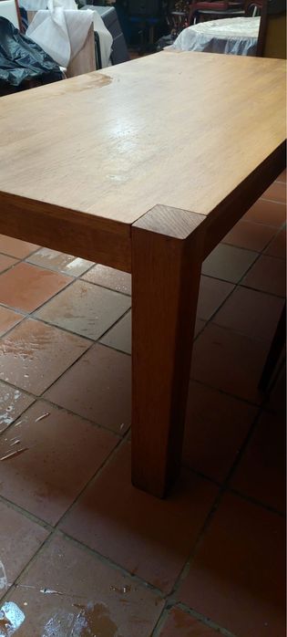 Mesa de madeira maciça