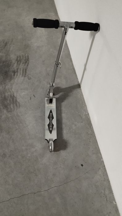 Conjunto de 1 triciclo, 1 bicicleta infantil e 1 trotinete infantil