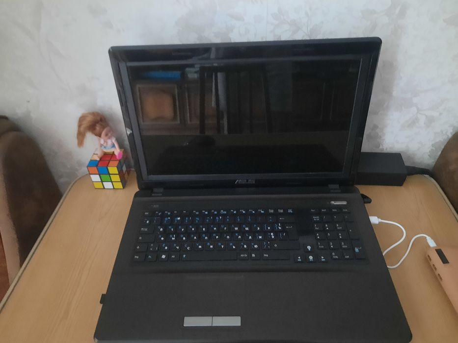 Asus a93s 18 дюймів