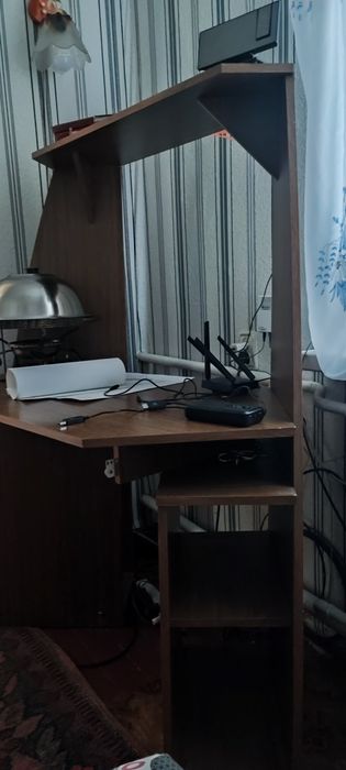 Продам компьютерный стол