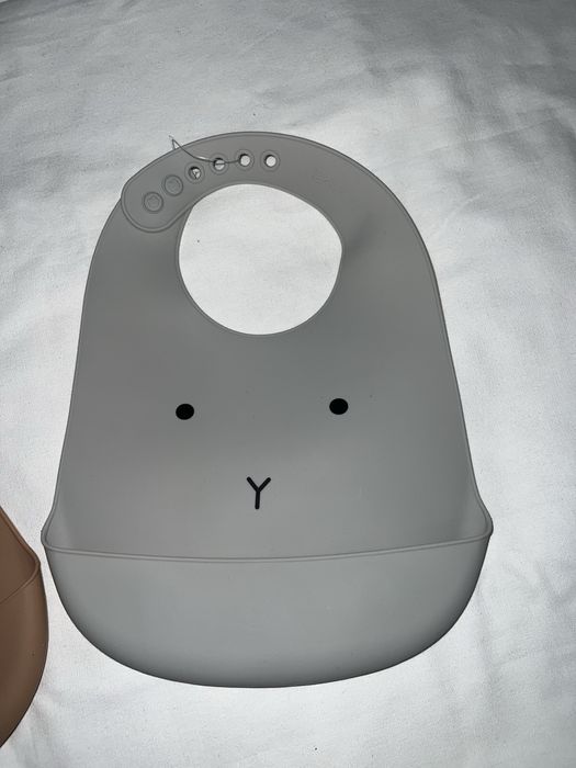 Слюнявчик, надгрудник для годування Liewood