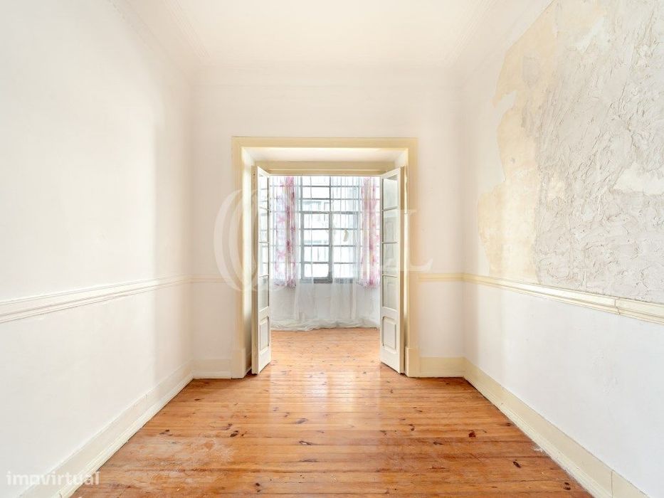 Apartamento T3, para remodelação, em Arroios, Lisboa