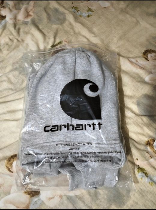 Sweat Carhartt ainda por estrear