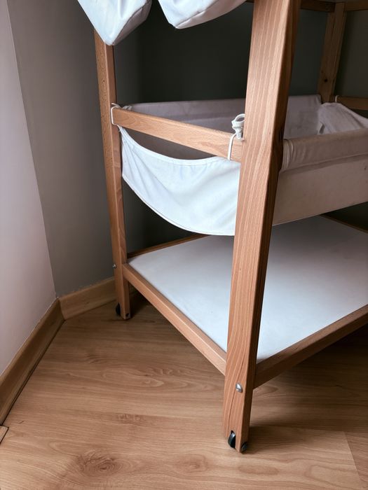 Muda fraldas em madeira