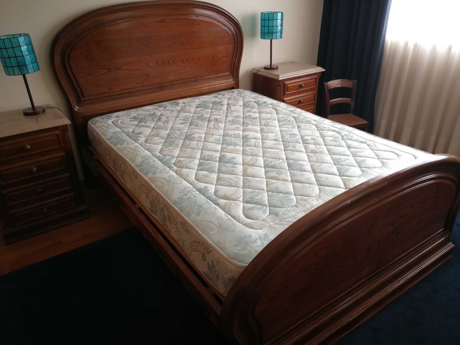 Mobília de quarto de casal, completa, em castanho e mármore