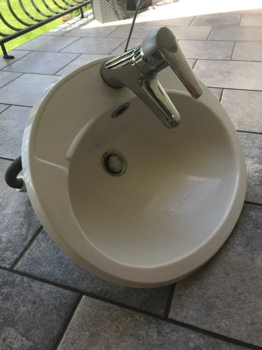 Sprzedam umywalkę z kranem Grohe