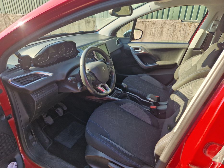 Peugeot 2008 1.2 style 2018 poucos kms