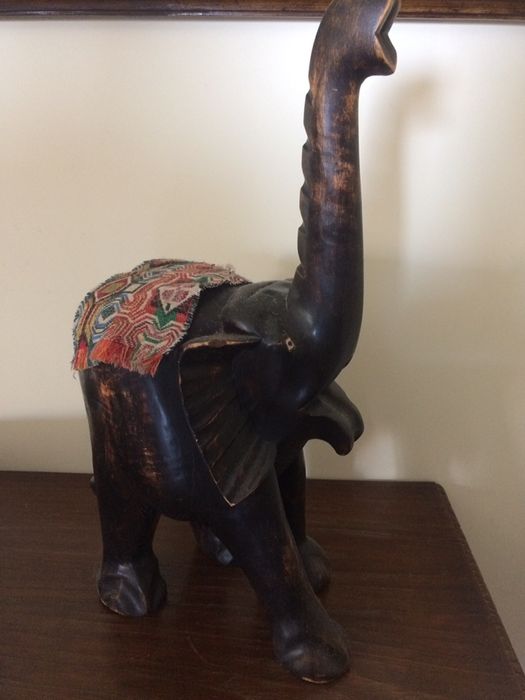 Animais e guarda joias de madeira trabalhada. Artigos unicos