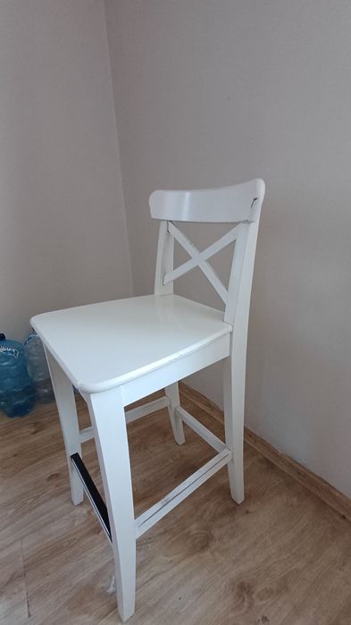 Dwa krzesla do wyspy kuchennej IKEA