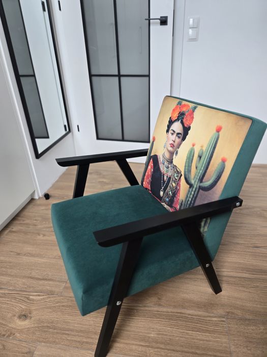 Stylowy fotel do domu. Kawiarni. Restauracji. Frida Kahlo.