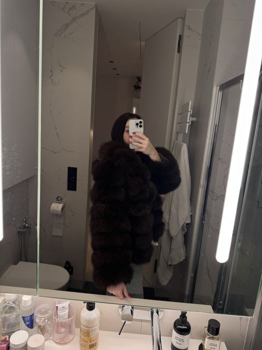 Ciemno brązowe futro