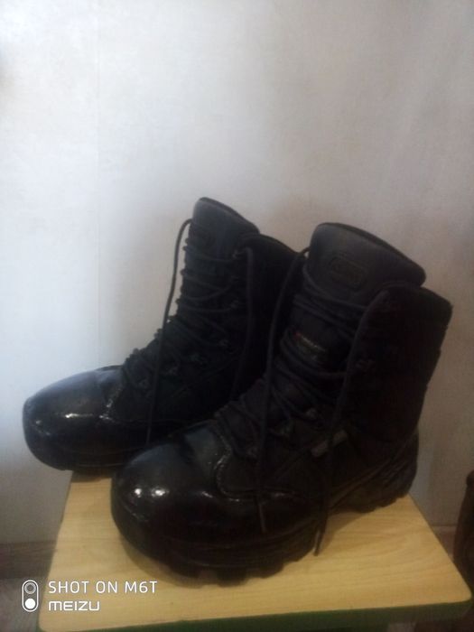 Продаются ботинки