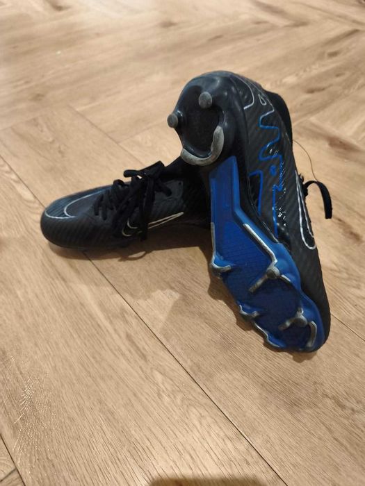 Korki piłkarskie Nike rozmiar 40,5