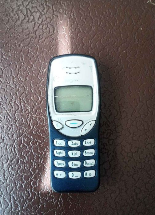 Nokia 3210 plus Siemens C60plus ładowarka