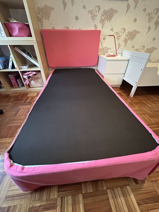 Vendo cama de solteiro com cabeceira forrada e saia para o somier