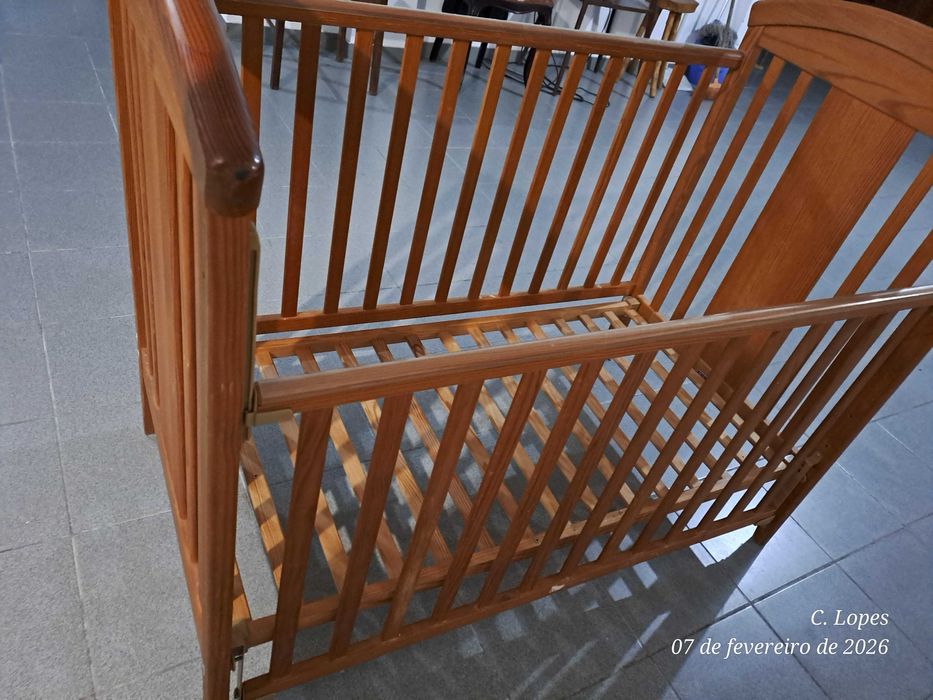 Cama em madeira para criança