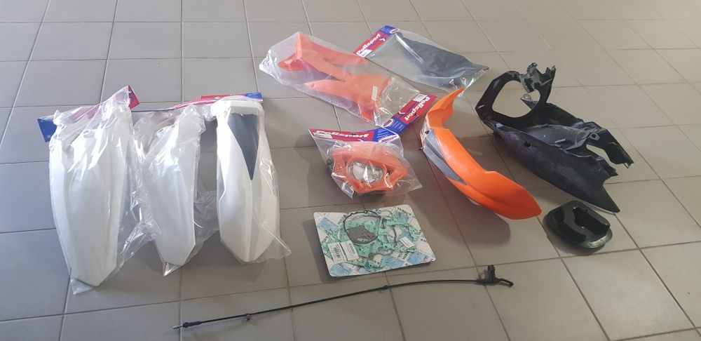 Diverso material  KTM