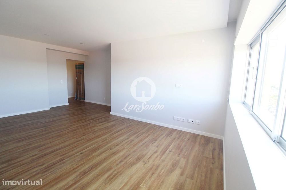 Apartamento T2, remodelado, localizado na prestigiada Urbanização N...